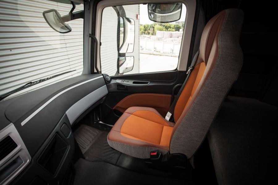 Интерьер Foton H5 2016 года  (фото 129 из 188)